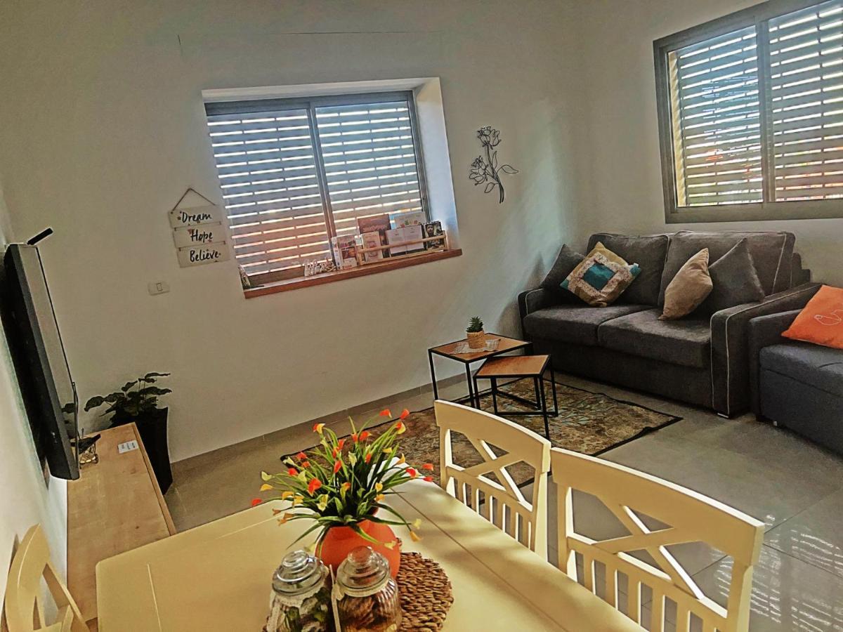 הפינה של טלי בנהריה - אירוח וספא בריאות מחומם Apartment Exterior photo